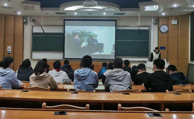 龙头房企冲击万亿销售 地产行业集中度快速提升