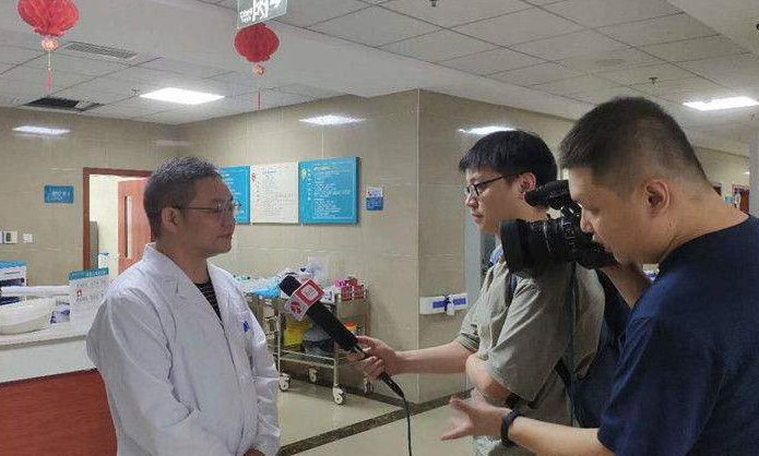 该市的热点工作中心前往宝安村开展农业产业扶贫技术培训技术，并将其送到田
